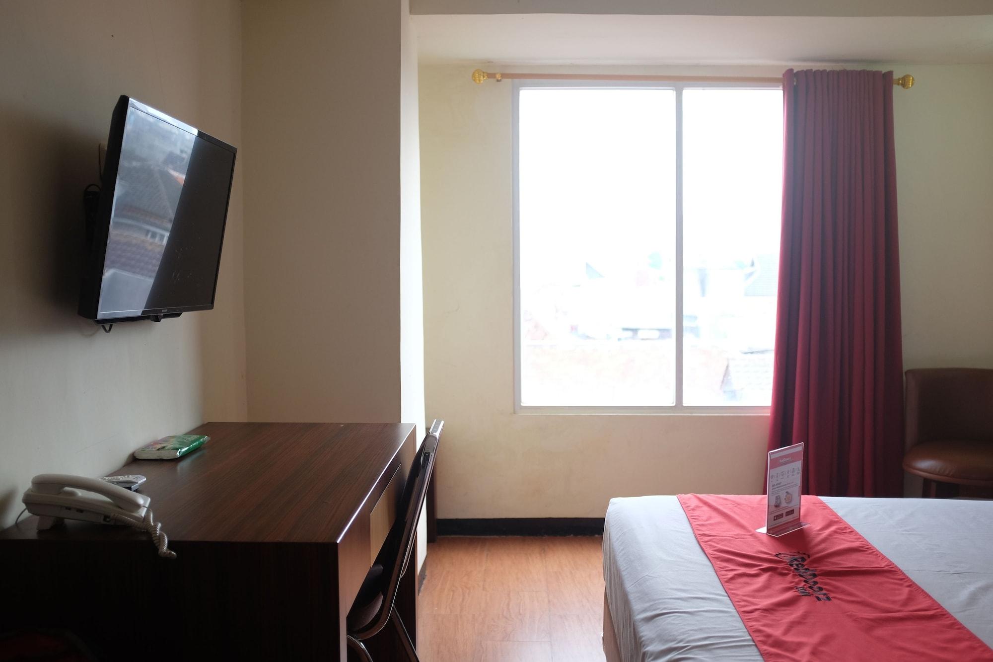 Reddoorz Plus Near Senen Jakarta Exterior photo