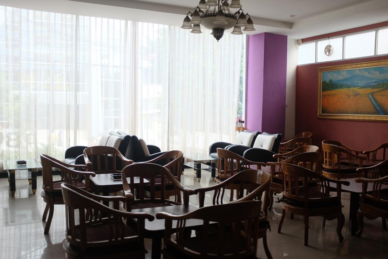 Reddoorz Plus Near Senen Jakarta Exterior photo